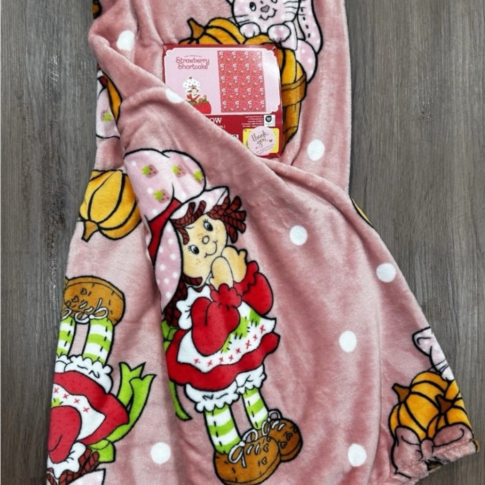 Strawberry shortcake blanket